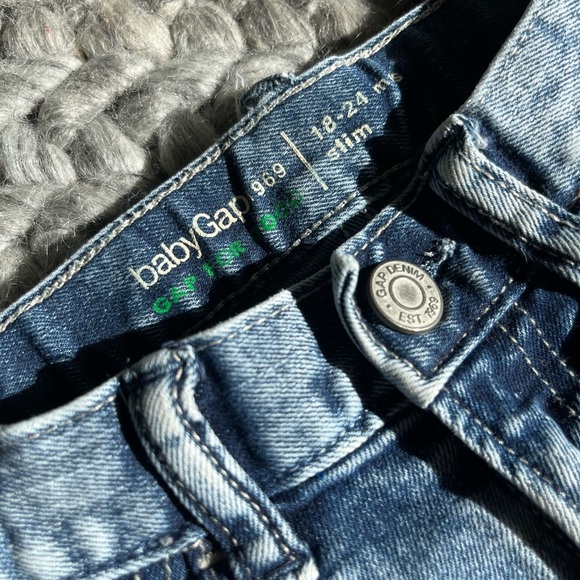 Baby Gap distressed shark jeans - Picture 2 of 5